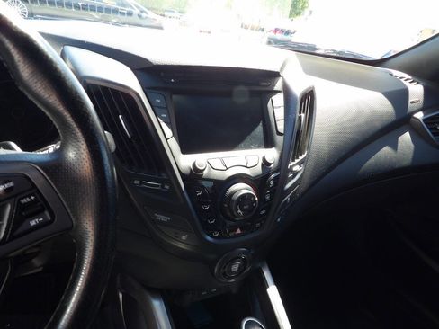 Used 2016 Hyundai Veloster Turbo FWD image 7