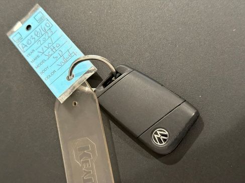 Used 2023 Volkswagen Jetta SE w/ Panoramic Sunroof Package FWD image 32