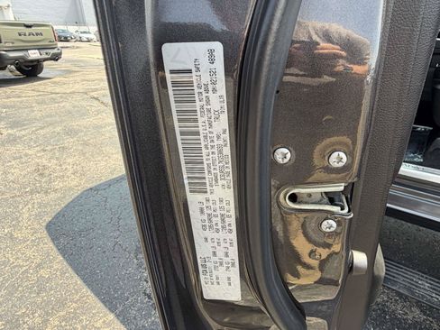 Used 2019 RAM 2500 Limited AWD/4WD image 38