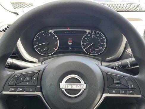 Used 2025 Nissan Sentra SV FWD image 9