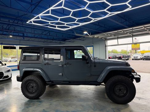 Used 2015 Jeep Wrangler Unlimited Sahara w/ Connectivity Group AWD/4WD image 13