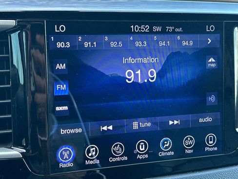 Used 2017 Chrysler Pacifica Touring-L image 20