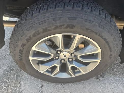 Used 2025 Chevrolet Silverado 1500 RST AWD/4WD image 5