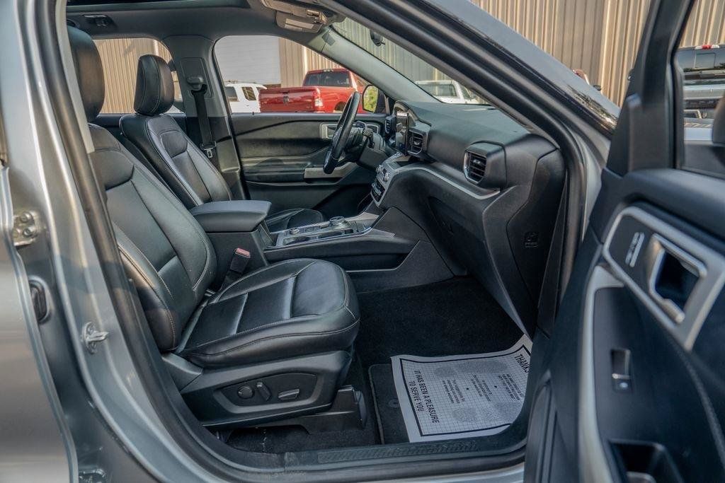 Used 2020 Ford Explorer XLT w/ Equipment Group 202A AWD/4WD image 26