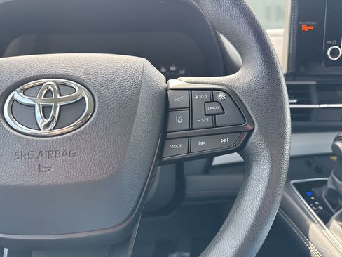 Used 2025 Toyota Sienna LE image 15