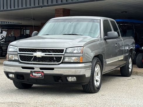 Used 2007 Chevrolet Silverado 1500 LT w/ Extended Cab Value Package image 3