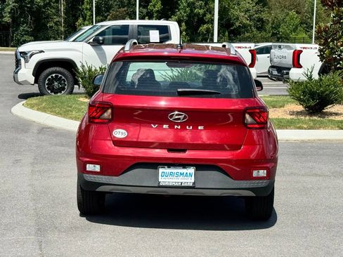 Used 2025 Hyundai Venue SEL FWD image 8