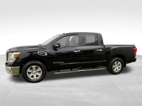 Used 2017 Nissan Titan SV RWD image 12
