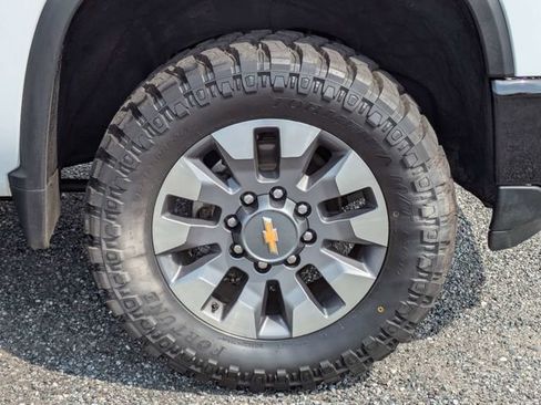 Used 2024 Chevrolet Silverado 2500 Custom w/ Custom Value Package AWD/4WD image 11