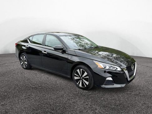 Used 2022 Nissan Altima 2.5 SV FWD image 2