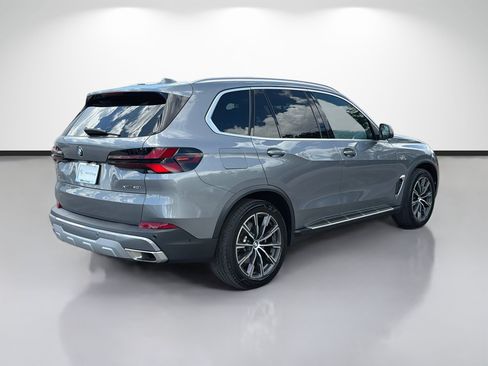 Used 2025 BMW X5 xDrive40i AWD/4WD image 3