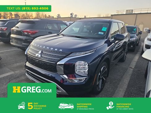 Used 2023 Mitsubishi Outlander SE image 1