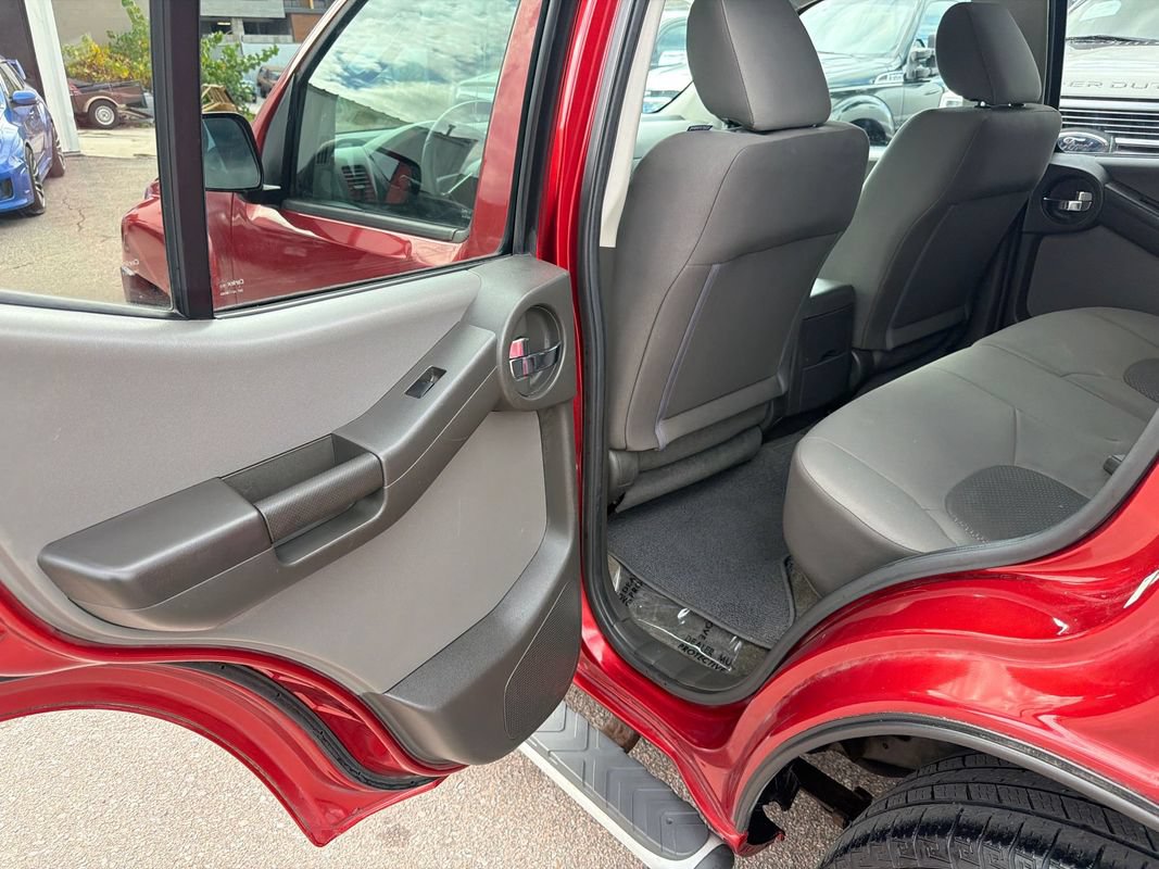 Used 2012 Nissan Xterra 4WD image 12