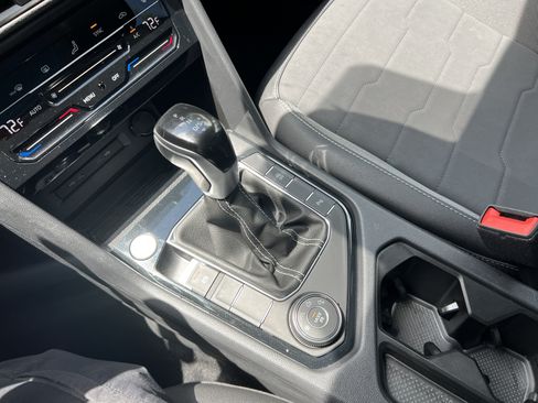 Certified 2025 Volkswagen Taos SE AWD/4WD image 22