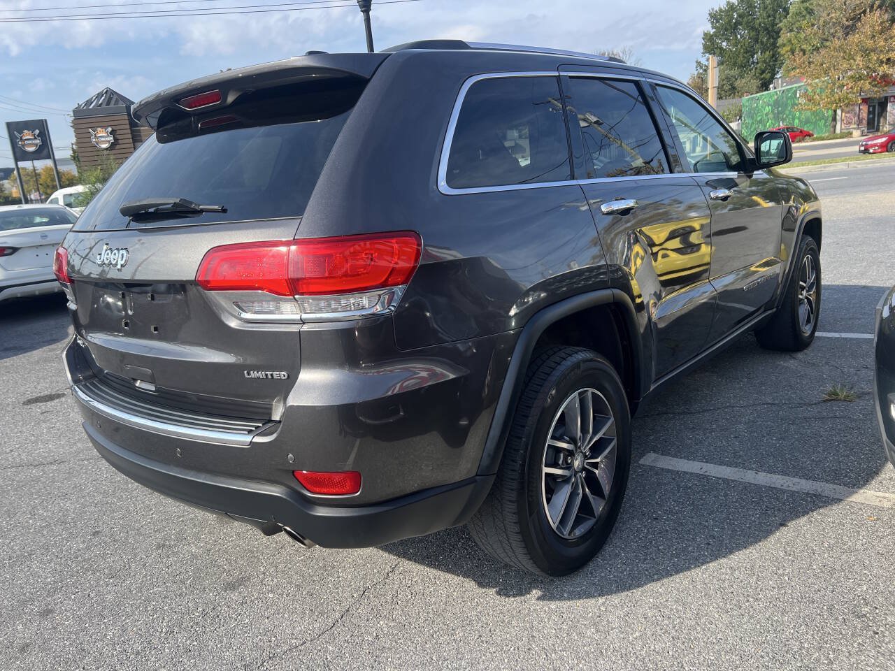 Used 2018 Jeep Grand Cherokee Limited AWD/4WD image 4