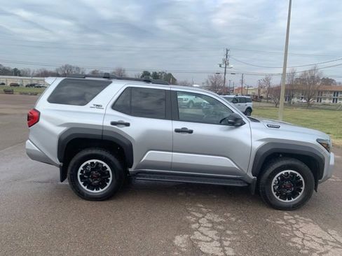 Used 2025 Toyota 4Runner 4WD image 8