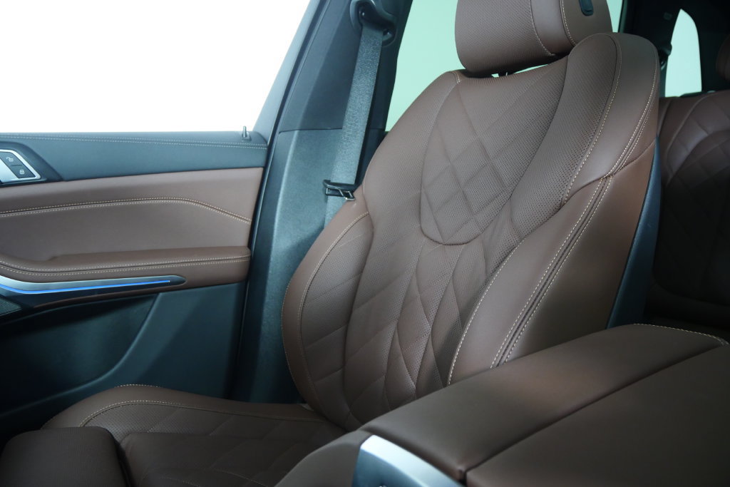 Certified 2025 BMW X5 sDrive40i w/ Premium Package RWD image 25