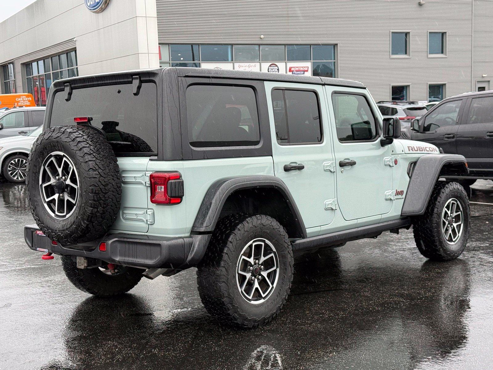 Used 2024 Jeep Wrangler Unlimited Rubicon w/ Convenience Group AWD/4WD image 4