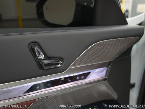 Used 2025 BMW 750e xDrive w/ Premium Package AWD/4WD image 40