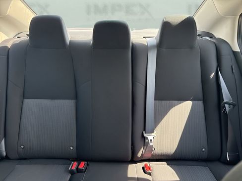 Used 2025 Nissan Sentra SV FWD image 10