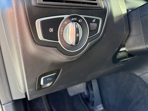 Used 2022 Mercedes-Benz GLC 300 4MATIC w/ Multimedia Package Lite image 19