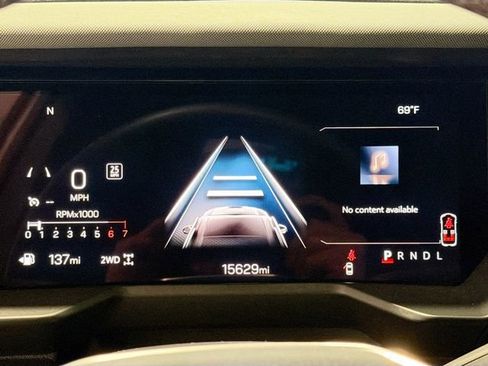 Used 2024 GMC Acadia AT4 w/ Luxury Package image 11