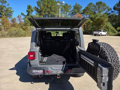 Used 2018 Jeep Wrangler Unlimited Sahara w/ Quick Order Package 24M Moab image 6