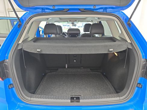 Certified 2023 Volkswagen Taos SE w/ Panoramic Sunroof Package FWD image 12