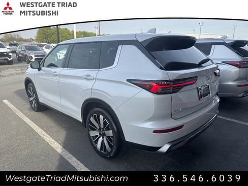 New 2026 Mitsubishi Outlander SE FWD image 8