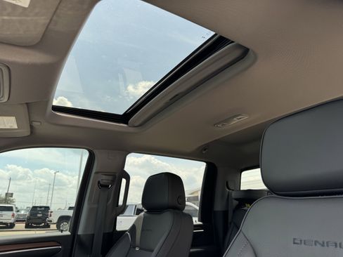 Used 2025 GMC Sierra 2500 Denali AWD/4WD image 26