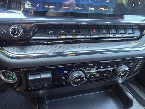 Used 2022 Chevrolet Silverado 1500 ZR2 w/ Technology Package AWD/4WD image 26