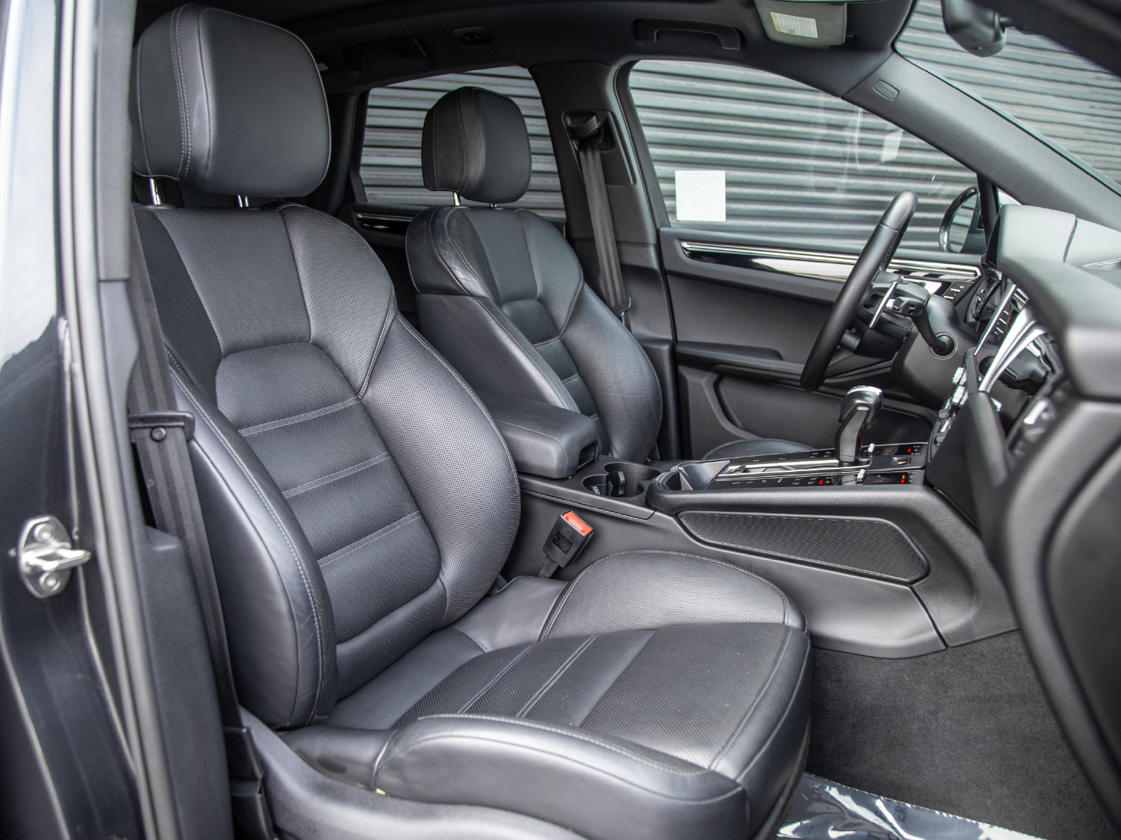 Certified 2024 Porsche Macan S AWD/4WD image 25