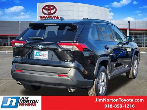 Used 2025 Toyota RAV4 XLE image 5