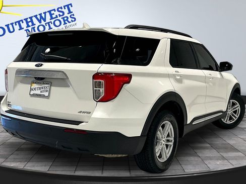 Used 2023 Ford Explorer XLT AWD/4WD image 7