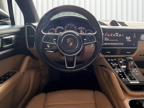 Used 2023 Porsche Cayenne S Platinum image 2