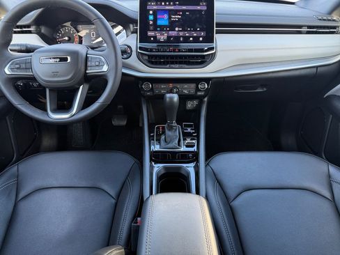 Certified 2025 Jeep Compass Limited image 10