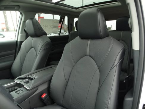 New 2026 Toyota Grand Highlander Platinum AWD/4WD image 11