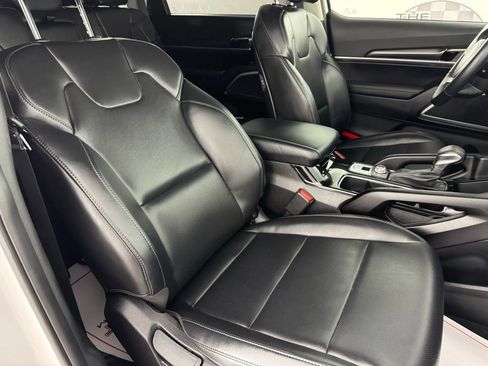 Used 2024 Kia Telluride LX image 32