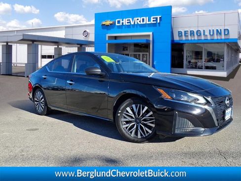 Used 2024 Nissan Altima 2.5 SV image 1