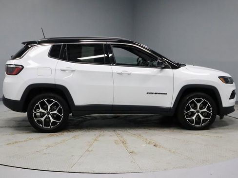 Used 2025 Jeep Compass Limited AWD/4WD image 11