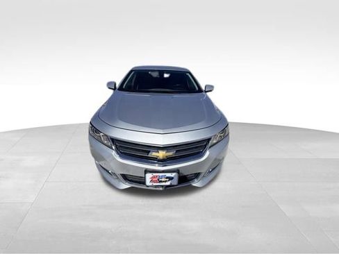 Used 2017 Chevrolet Impala LT w/ Convenience Package image 2