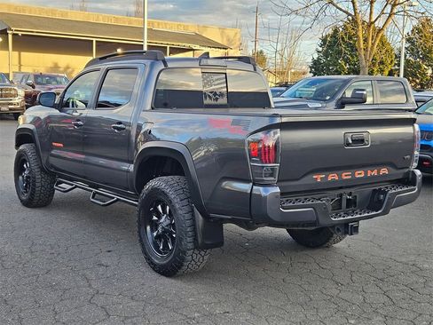 Used 2017 Toyota Tacoma image 5
