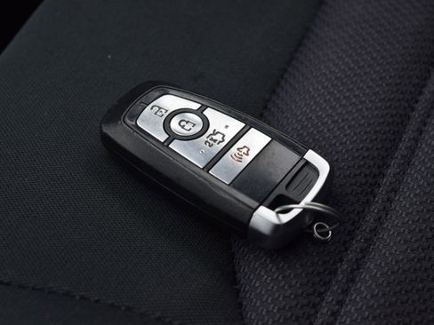 Used 2017 Ford Fusion SE image 34