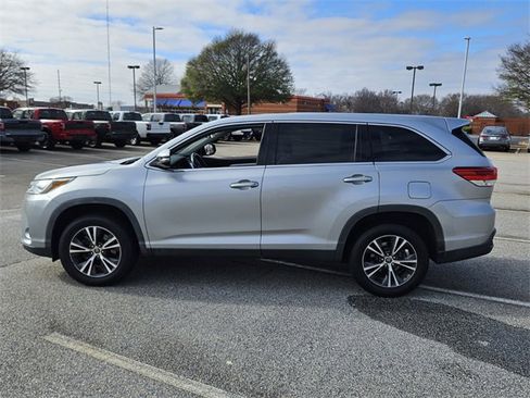 Used 2019 Toyota Highlander LE image 4
