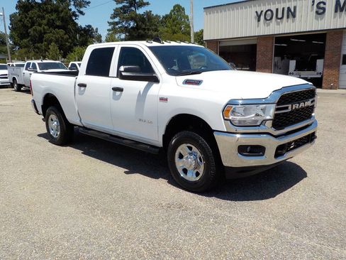 Used 2022 RAM 2500 Tradesman w/ Chrome Appearance Group AWD/4WD image 8
