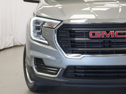 Used 2024 GMC Terrain SLE w/ Driver Convenience Package AWD/4WD image 33