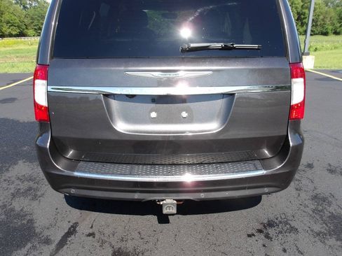 Used 2016 Chrysler Town & Country Touring-L w/ Driver Convenience Group FWD image 39