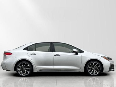 Used 2022 Toyota Corolla SE image 3
