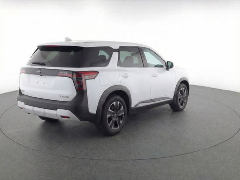 Used 2025 Nissan Kicks SV AWD/4WD image 9