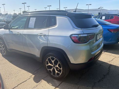 Used 2025 Jeep Compass Limited AWD/4WD image 4